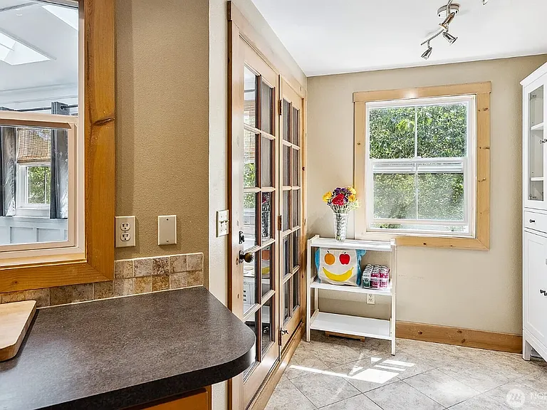 490 Madison Ave N #202 — Photo 7