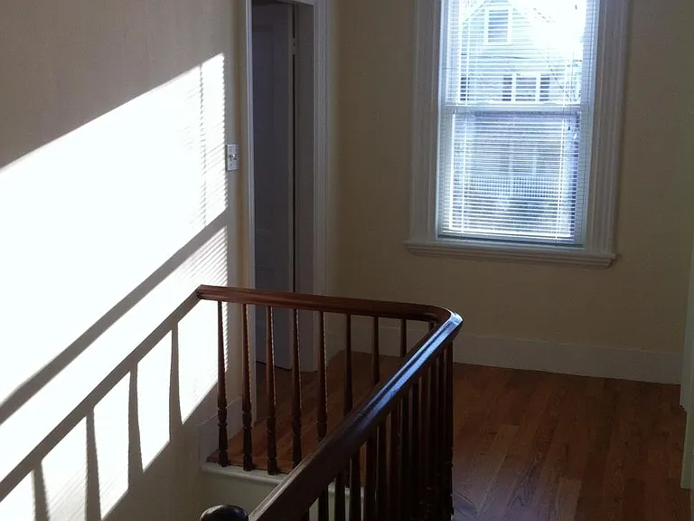 95 Crescent St — Photo 9