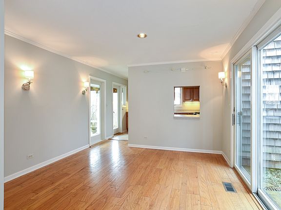5th image of 184 E Winthrop Ln
