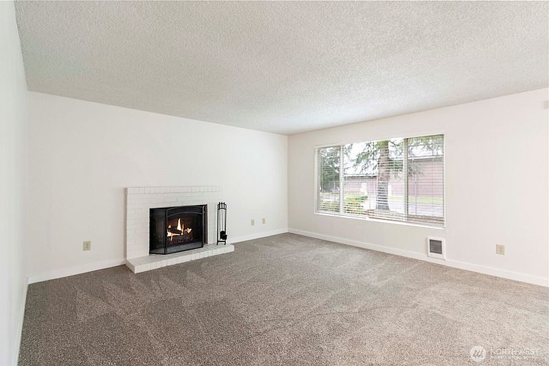4th image of 3842 D Place SE