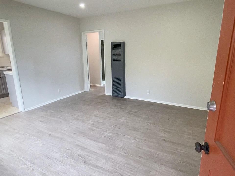 1st image of 1112 Ocean Park Blvd #6