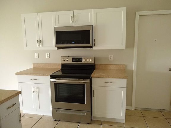 3rd image of 632 NW Bayshore Blvd