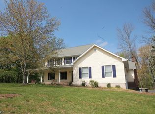 4 Willow Ct, Whitehouse Station, NJ 08889