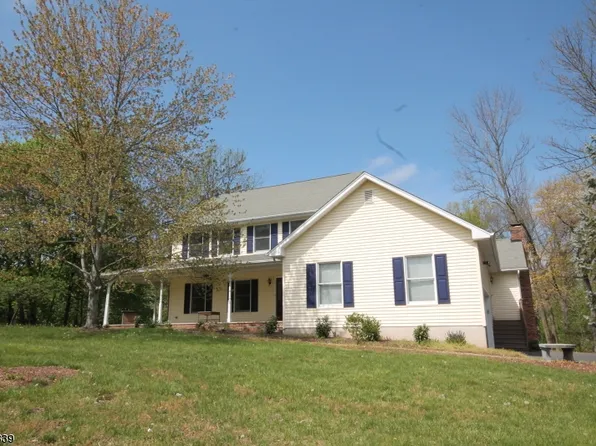 4 Willow Ct, Whitehouse Station, NJ 08889