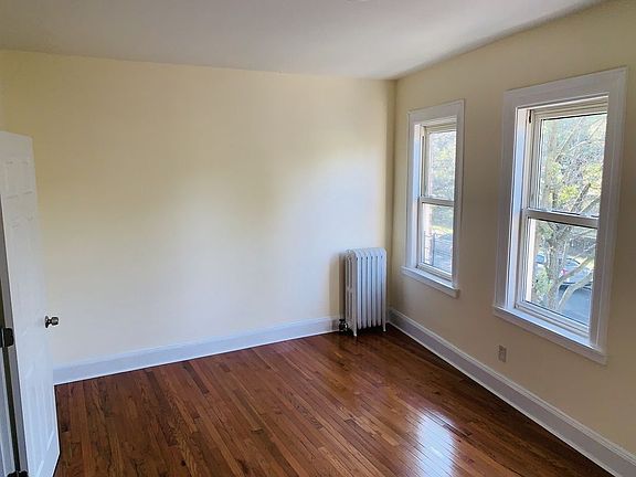 4th image of 7403 Myrtle Ave #1
