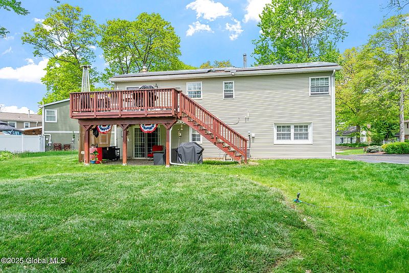 3rd image of 101 Woodview Court