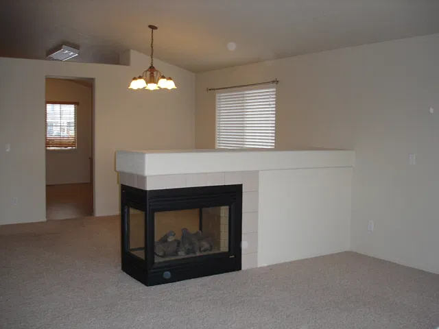 3 bed, 2277 sqft, $2,000 — Photo 4