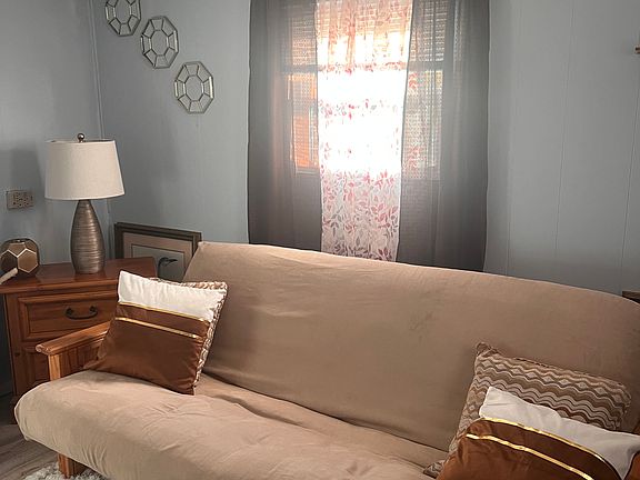 3rd image of 705 Roma Rd