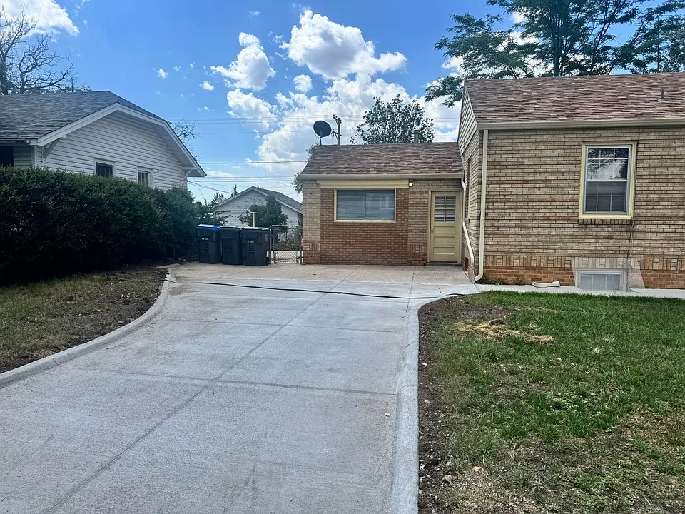 3321 Central Ave