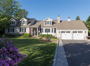 9 Donna Ct, Huntington, NY 11743