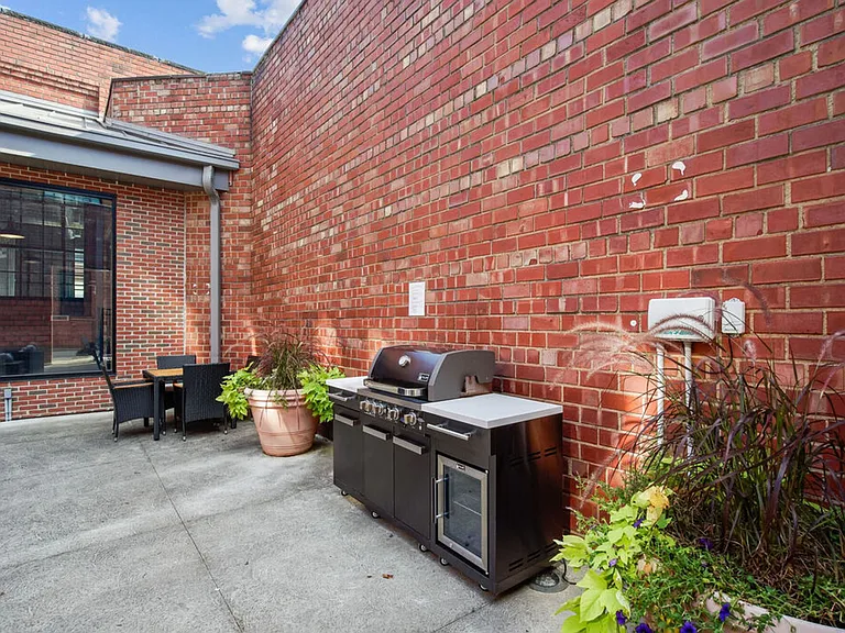 Hercules Apartments — Photo 12
