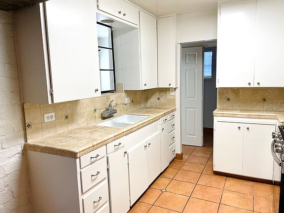 4th image of 138 Las Flores Ave