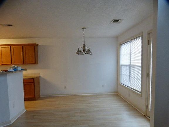 5th image of 737 Sprucewood Dr