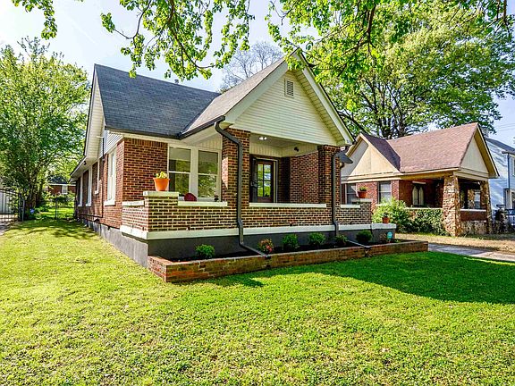 2nd image of 925 Oakmont Pl