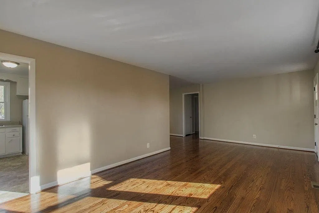 3 bed, 2.0 bath, 1325 sqft, $2,500 — Photo 4