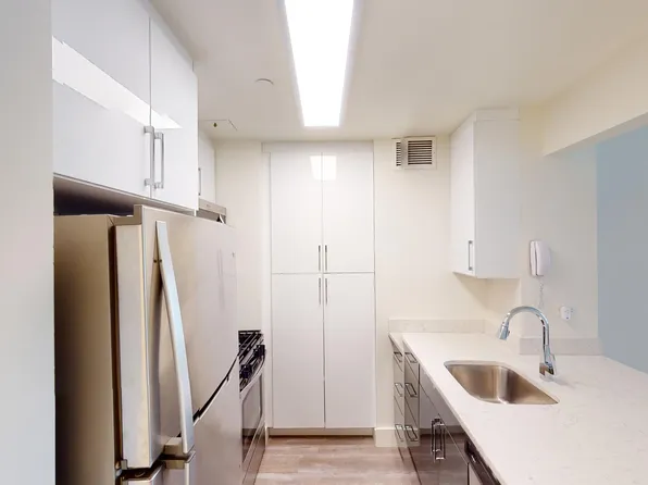 10 Hanover Square image 1 of 9