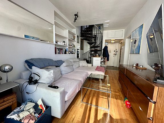 3rd image of 65 W 85th St APT 4B