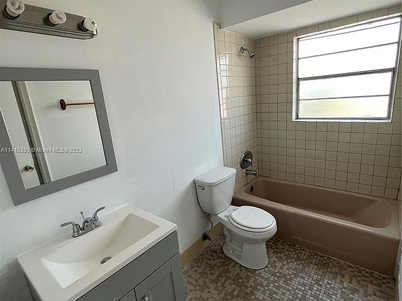 4th image of 3751 SW 60th Ave Unit 3