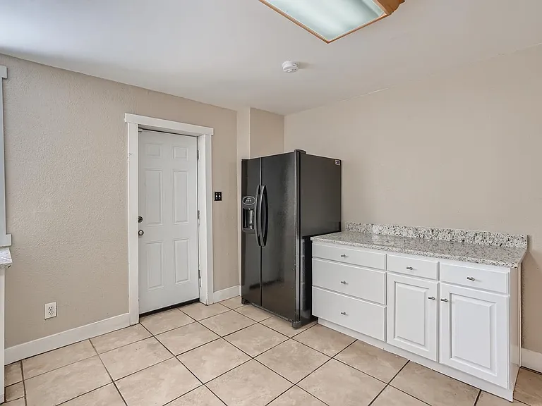 923 Lipan St — Photo 9