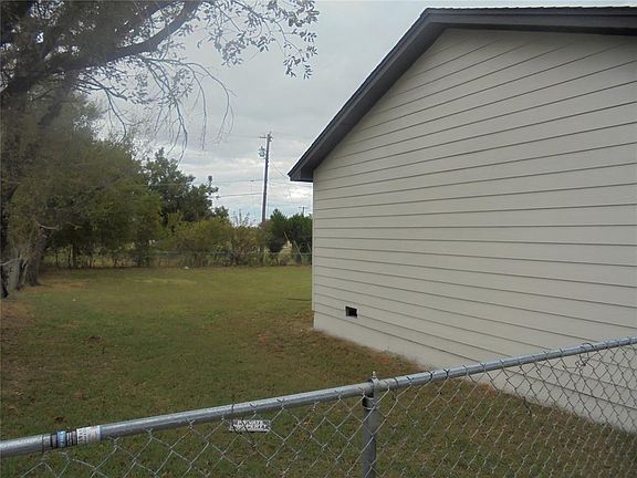 3rd image of 8951 NE 52nd St
