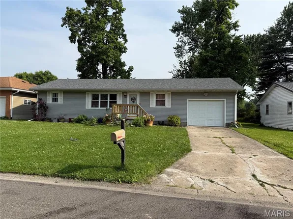 320 Northmoor Dr, Jerseyville, IL 62052