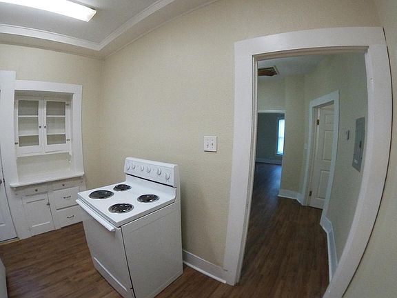 5th image of 902 W Kings Hwy #2