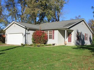1617 Pin Oak Ln, Swansea, IL 62226