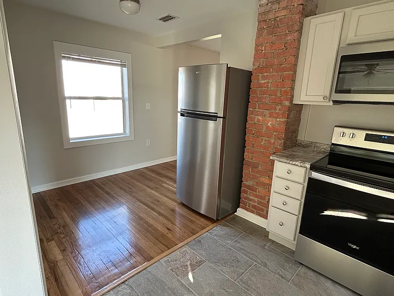 1537 Oak Ave — Photo 2