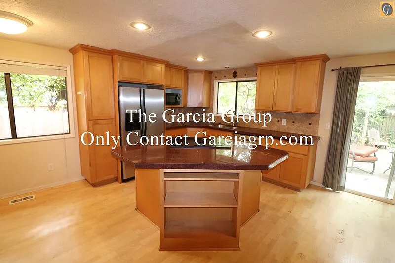 3 bed, 2.0 bath, 1350 sqft, $2,395 — Photo 3