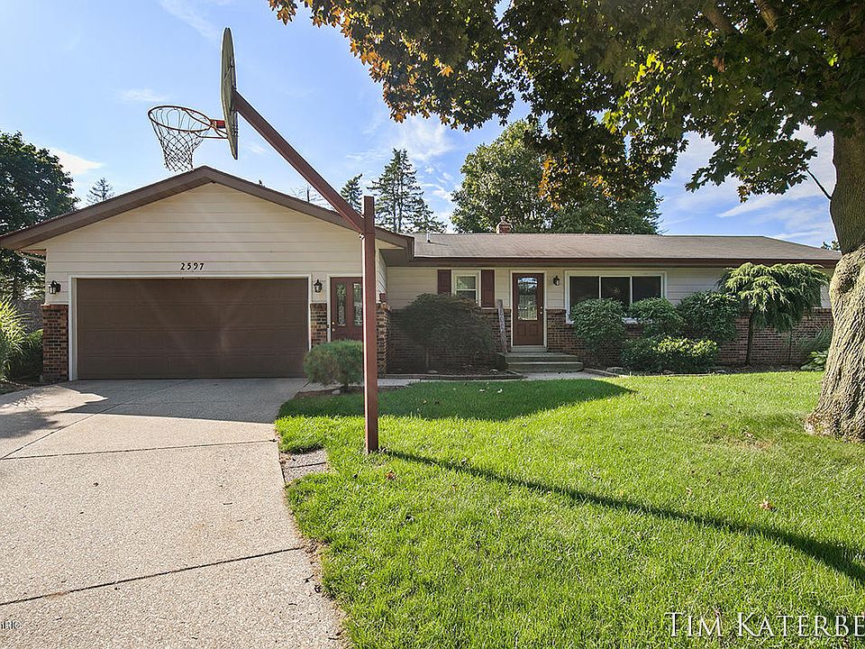 1st image of 2597 Oak Hollow Dr