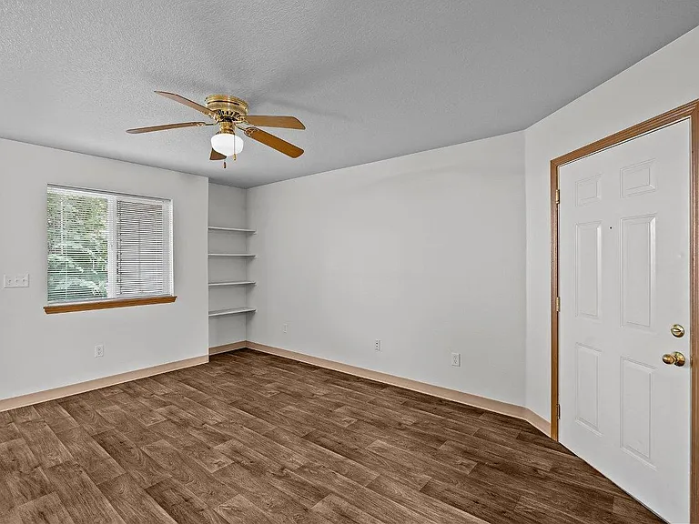 Gilhurst Apartments — Photo 4