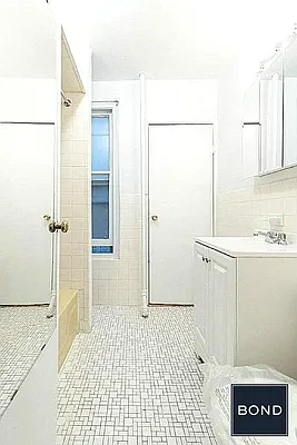 Rented by Bond New York | media 19