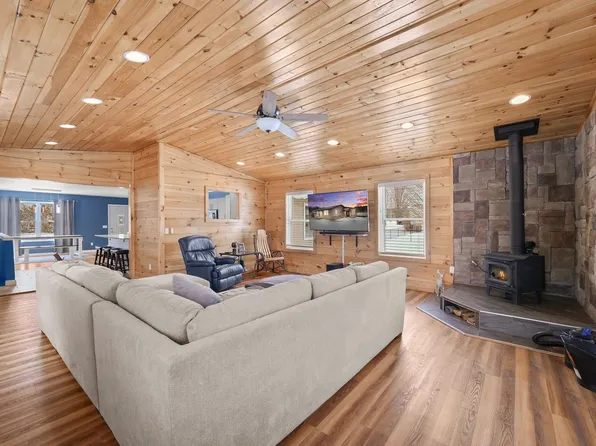 879 S 35th Rd, Cadillac, MI 49601