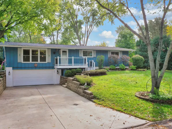 1400 Eastwood Ln, McHenry, IL 60051