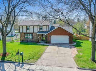 2770 Old Coach Rd, Green Bay, WI 54302