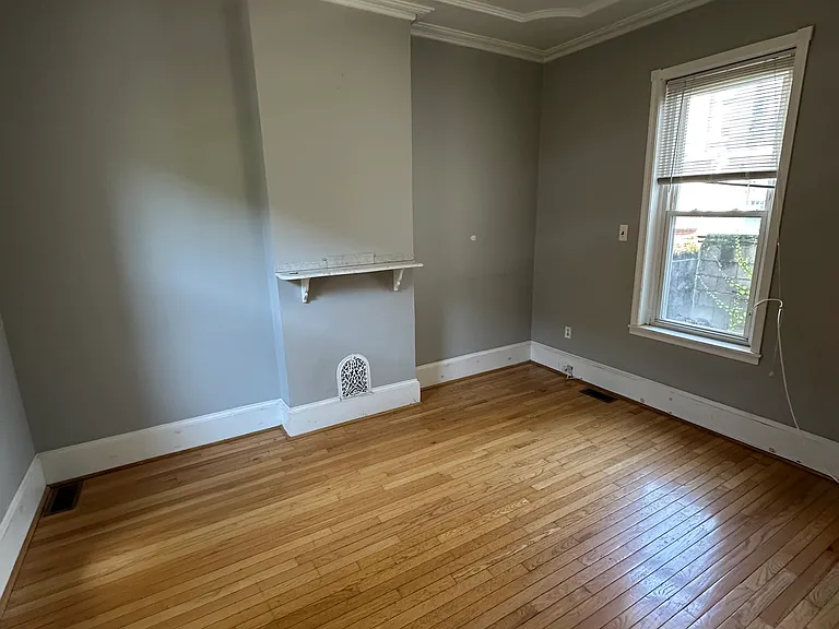 2205 Madison Sq — Photo 4