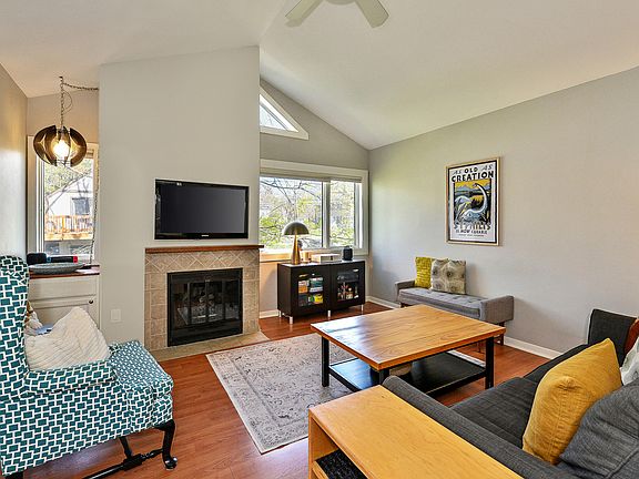 5th image of 1227 Broadway St