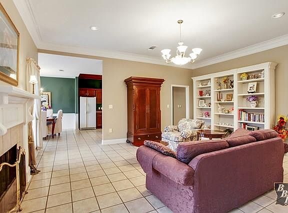 5th image of 245 Woodwind Dr