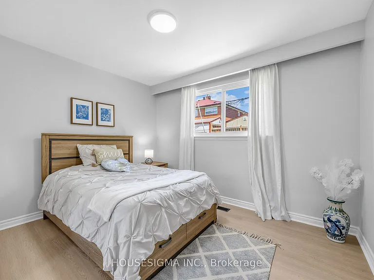 51 Tisdale Ave #MAIN FLOOR — Photo 14
