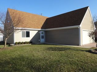 225 Iris Dr, Streamwood, IL