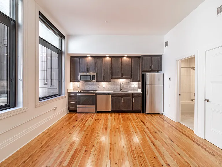 Mutual on Main Apartments — Photo 41
