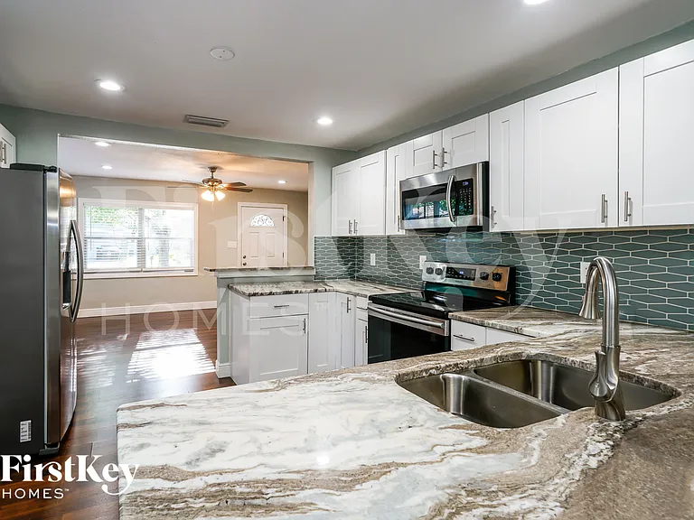 6809 N Sterling Ave — Photo 7