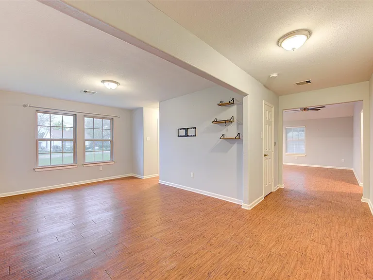 503 W Linney St — Photo 1