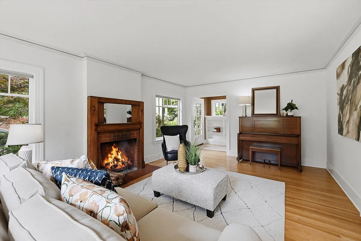 5 bed, 2800 sqft, $4,300 — Photo 4