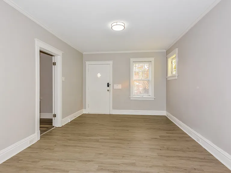 1335870_020_living_room_13402806.jpg