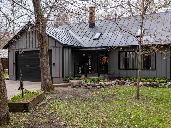 E2049 S Westgate Acres Rd, Waupaca, WI 54981