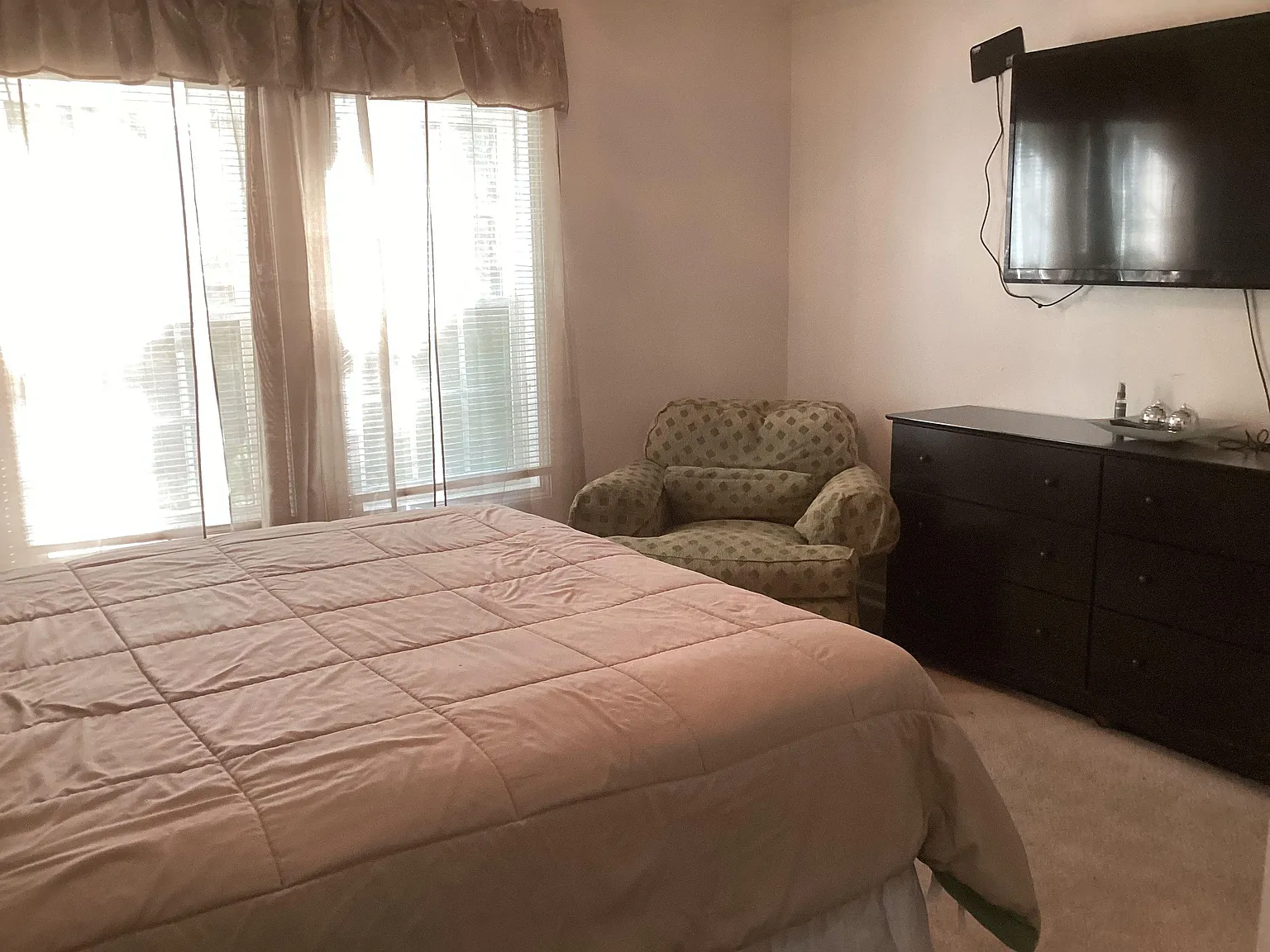 3 bed, 3.0 bath, 1200 sqft, $1,204 — Photo 3