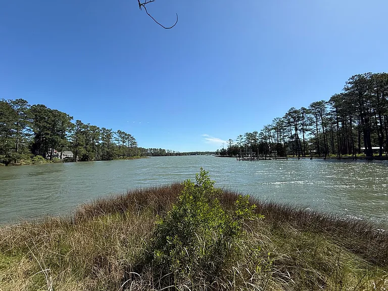 305 Ship Point Rd — Photo 43