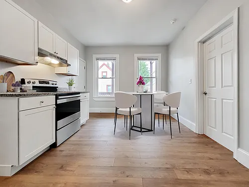 108 Callender St #4 Photo 1