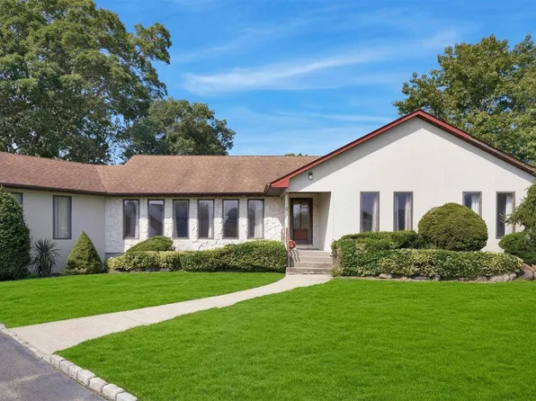 4 Defeo Court, Deer Park, NY 11729